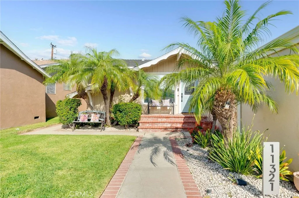 11321 212th, Lakewood, California 90715 home-pic-2